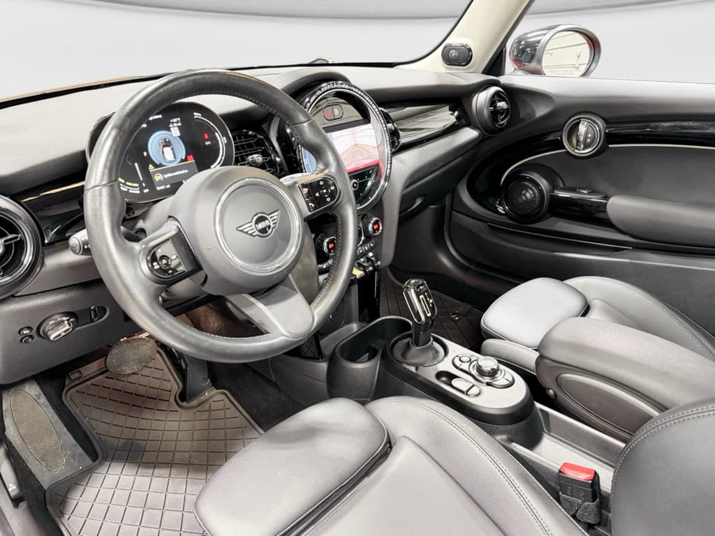 2024 MINI SE Hardtop view 18