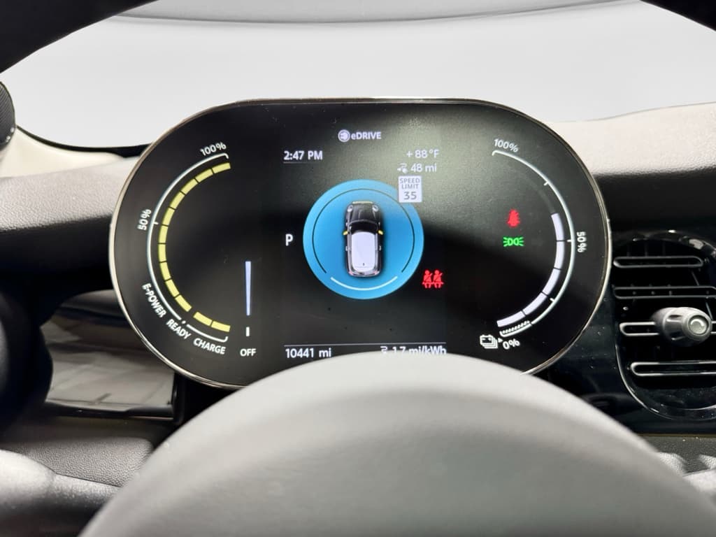 2024 MINI SE Hardtop view 10