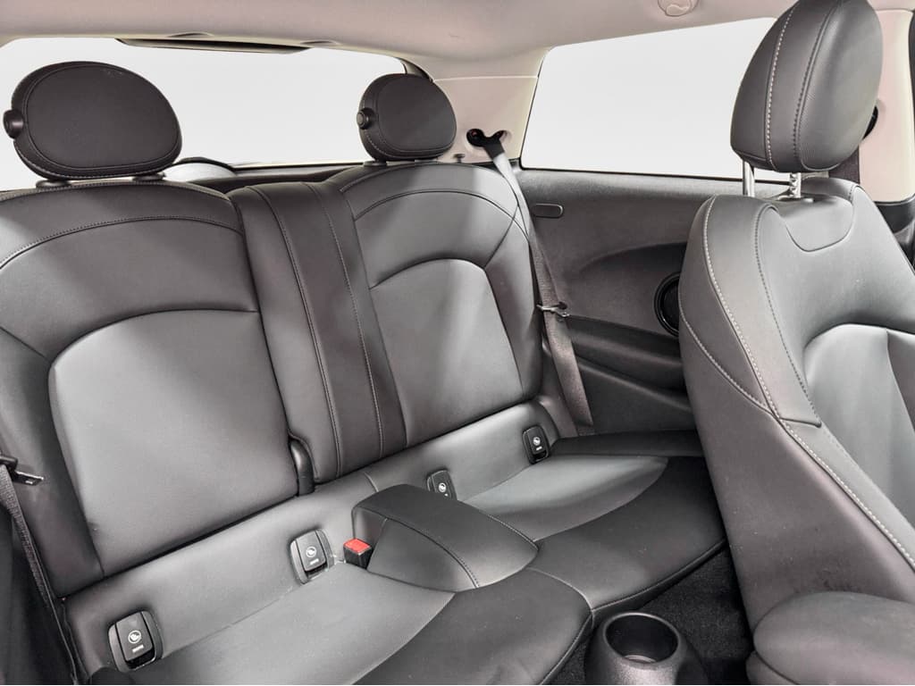 2024 MINI SE Hardtop view 21