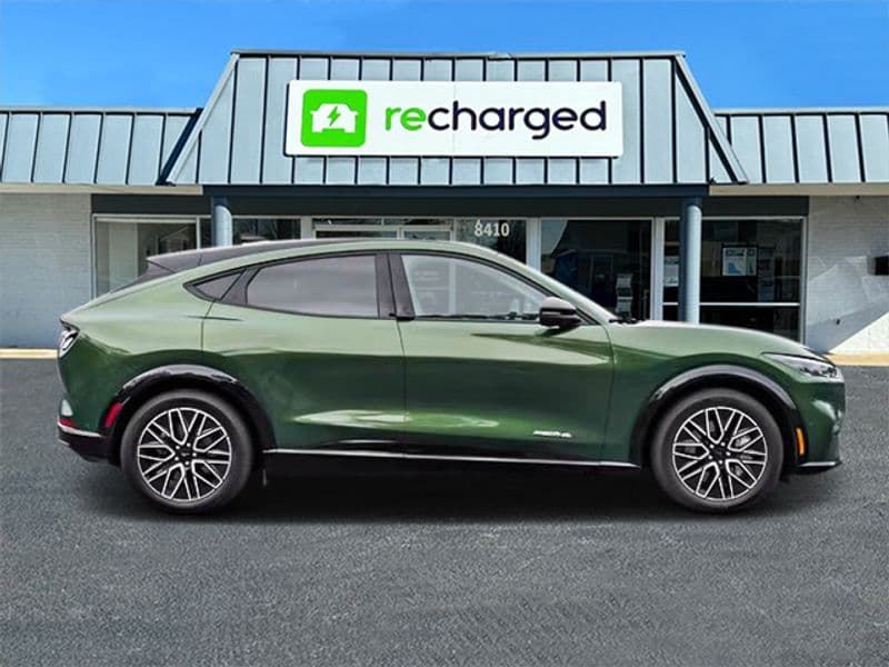 2024 Ford Mustang Mach-E view 8