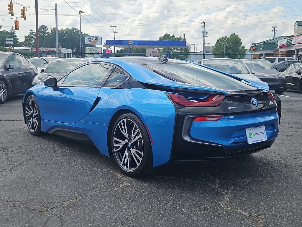 2014 BMW i8 view 2