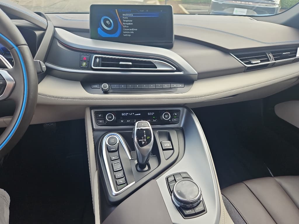2014 BMW i8 view 16