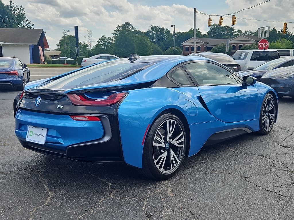 2014 BMW i8 view 3