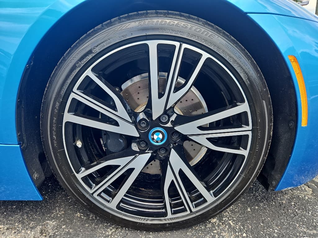2014 BMW i8 view 28