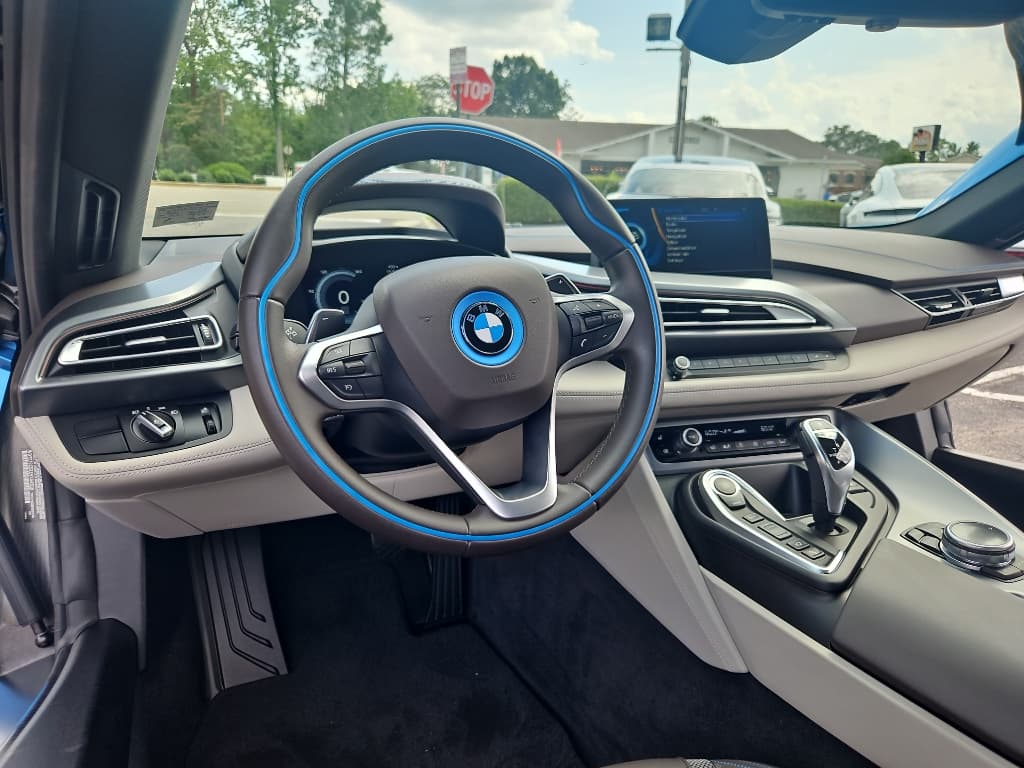 2014 BMW i8 view 8