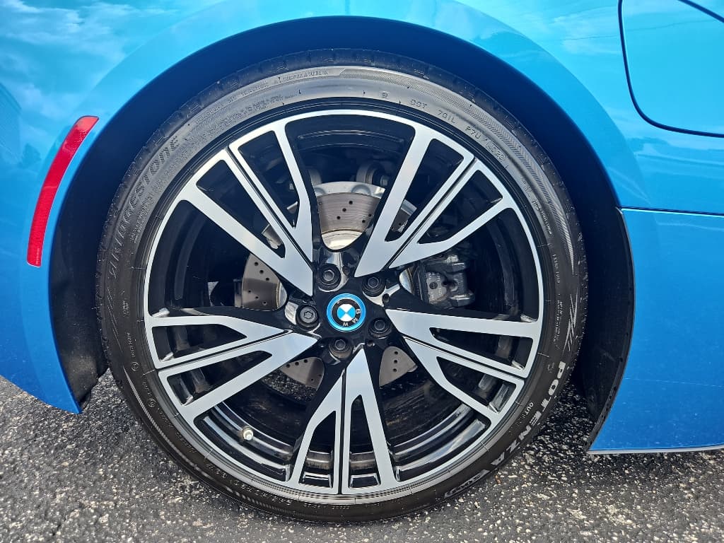 2014 BMW i8 view 27
