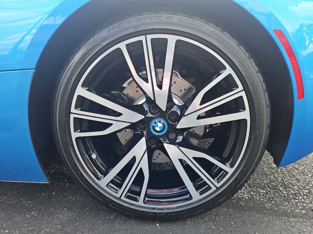 2014 BMW i8 view 26