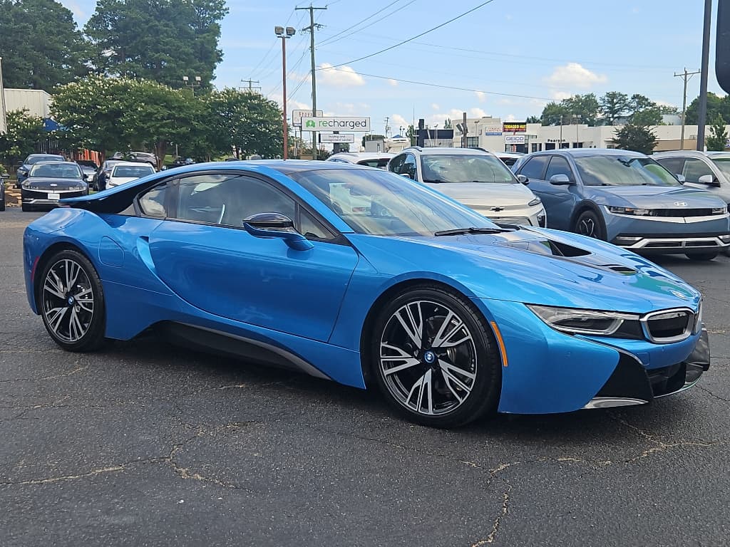 2014 BMW i8 view 4