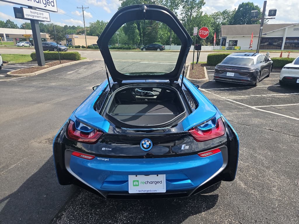 2014 BMW i8 view 22
