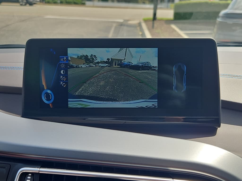 2014 BMW i8 view 14