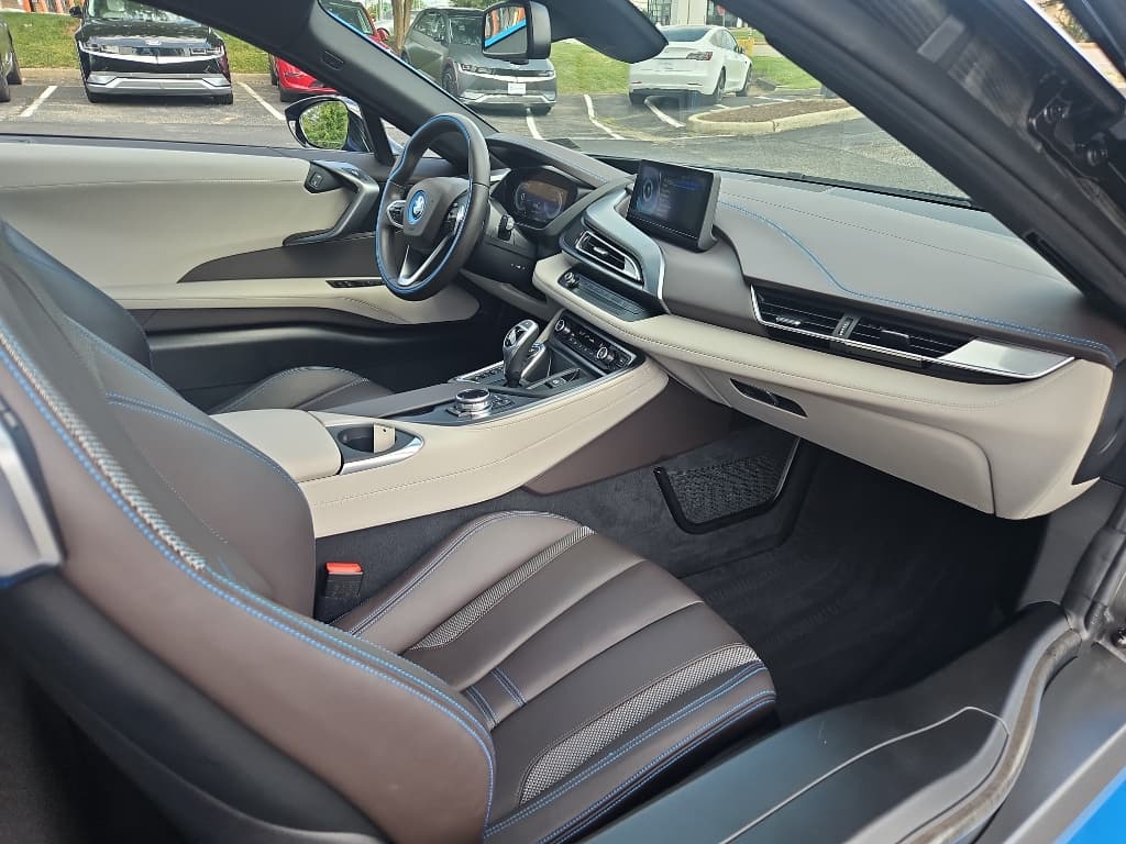 2014 BMW i8 view 21
