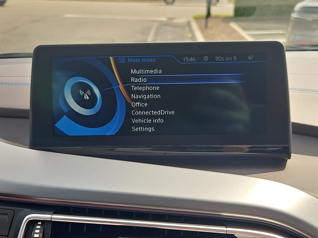 2014 BMW i8 view 11