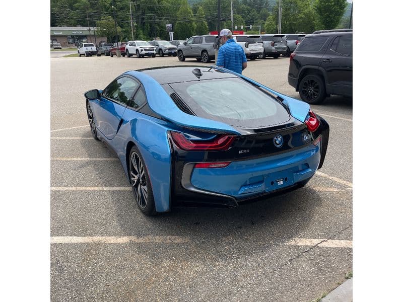 2014 BMW i8 view 2