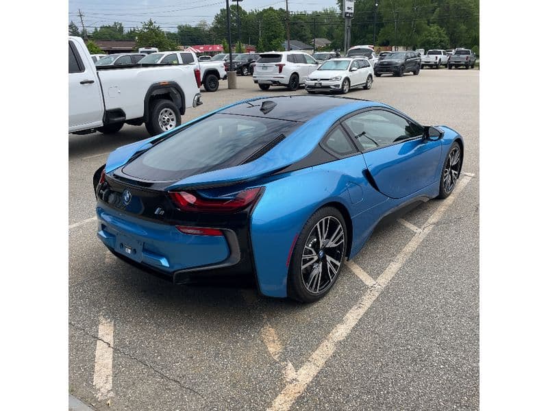 2014 BMW i8 view 3
