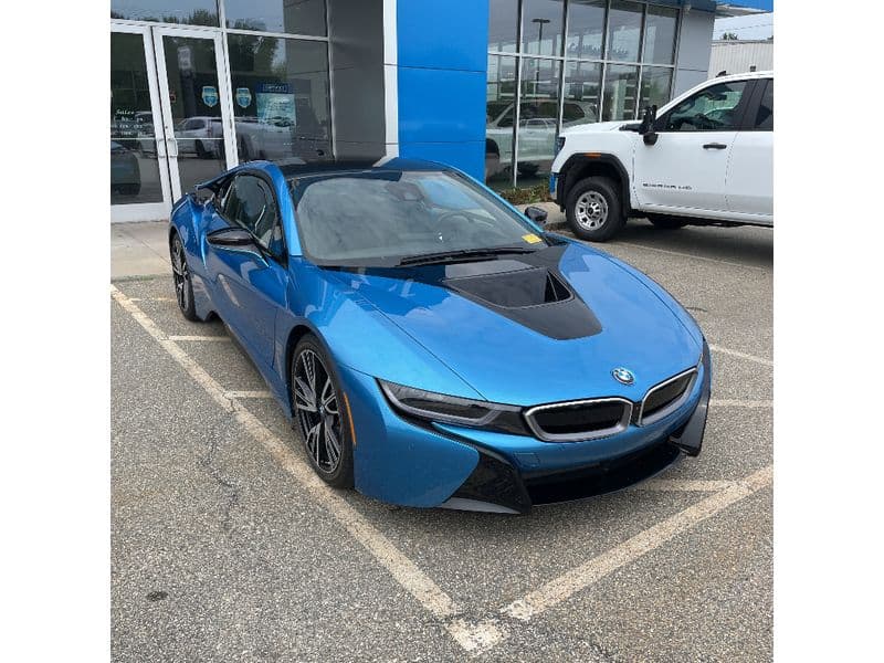2014 BMW i8 view 4
