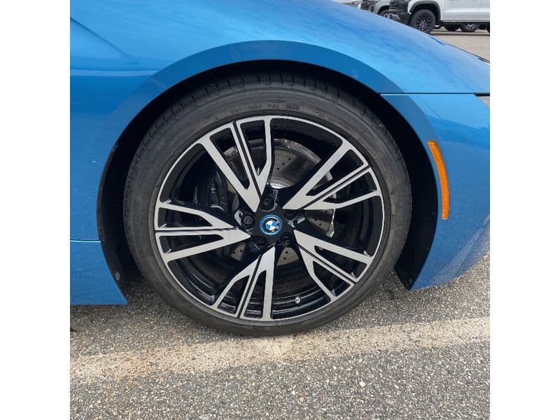 2014 BMW i8 view 5
