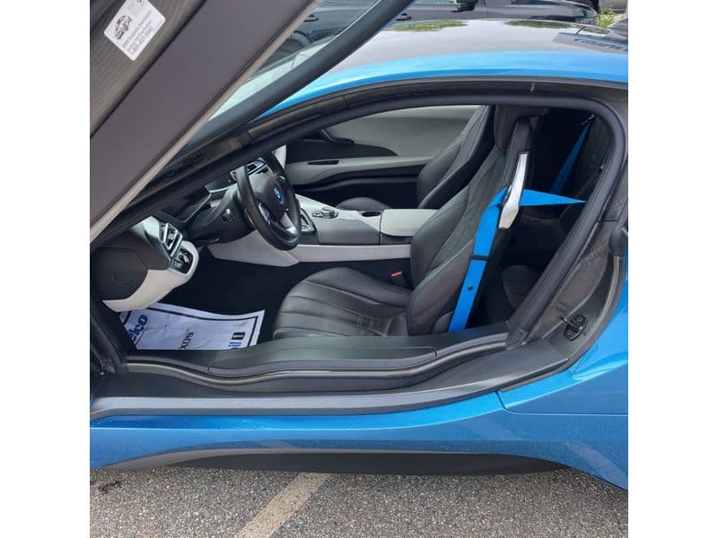 2014 BMW i8 view 6