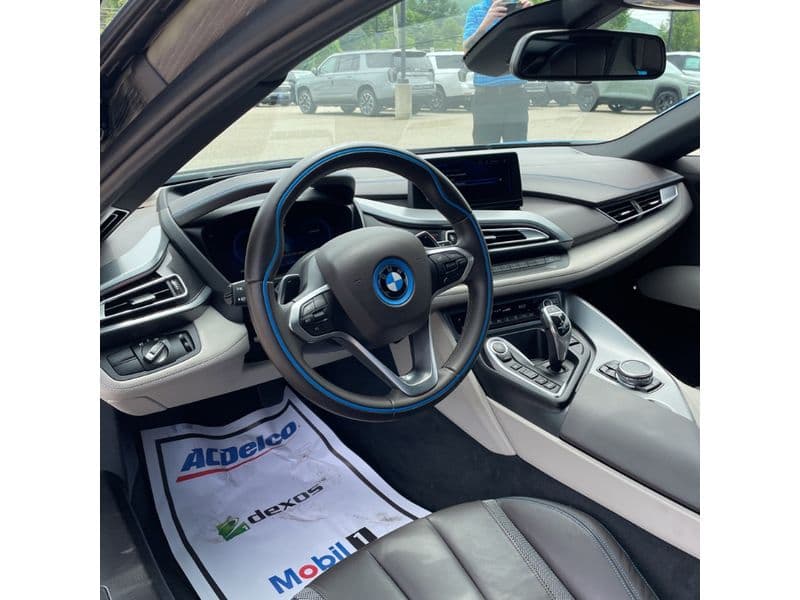 2014 BMW i8 view 8