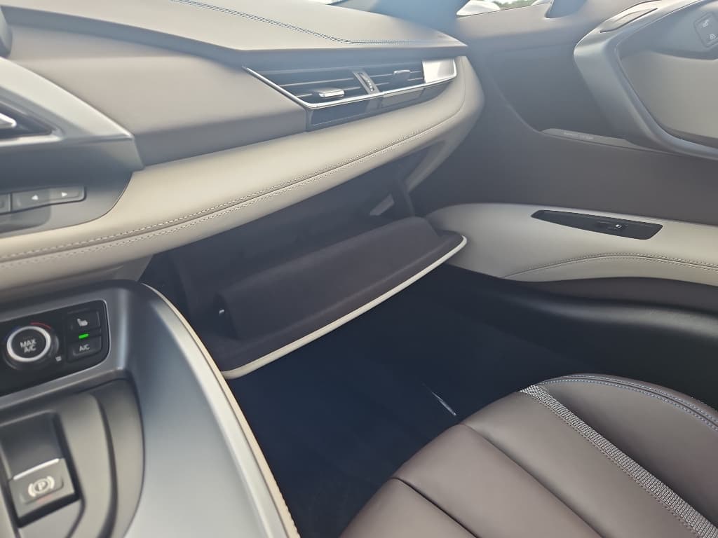 2014 BMW i8 view 18