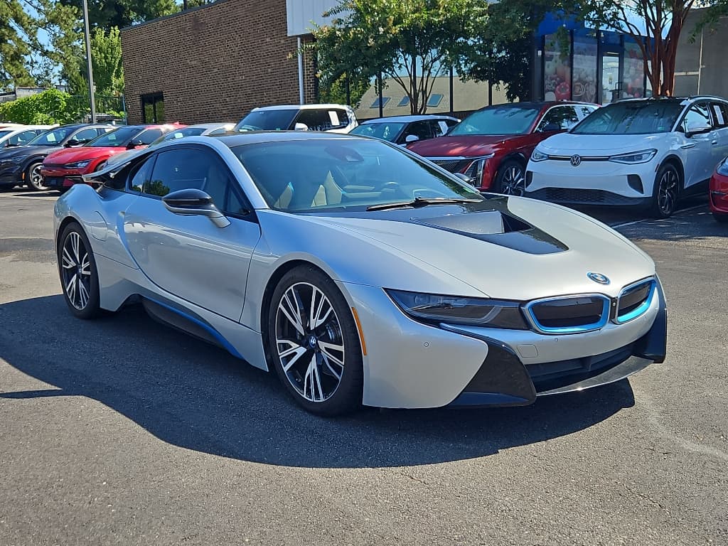 2014 BMW i8 view 4