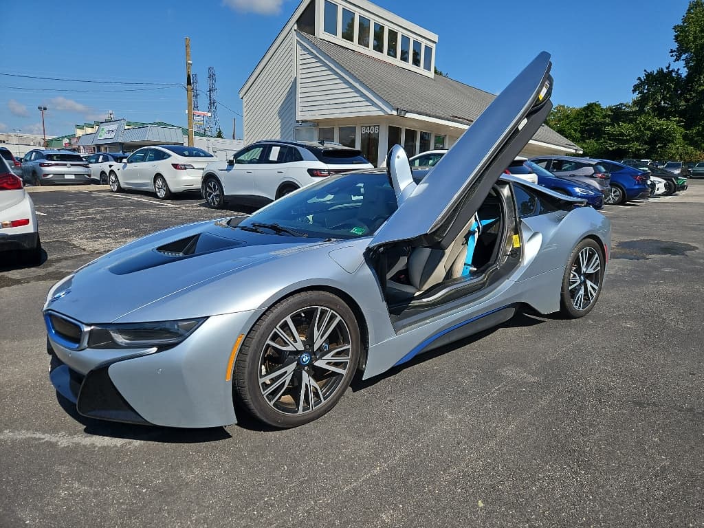 2014 BMW i8 view 5