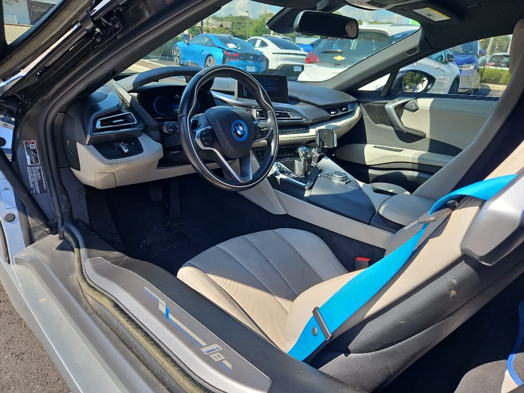 2014 BMW i8 view 6