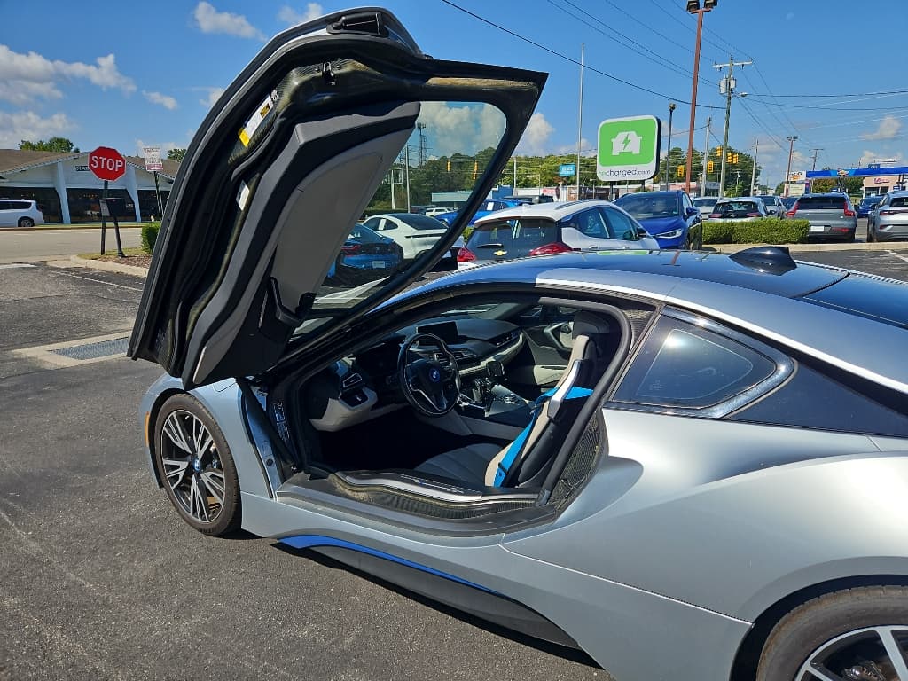 2014 BMW i8 view 7
