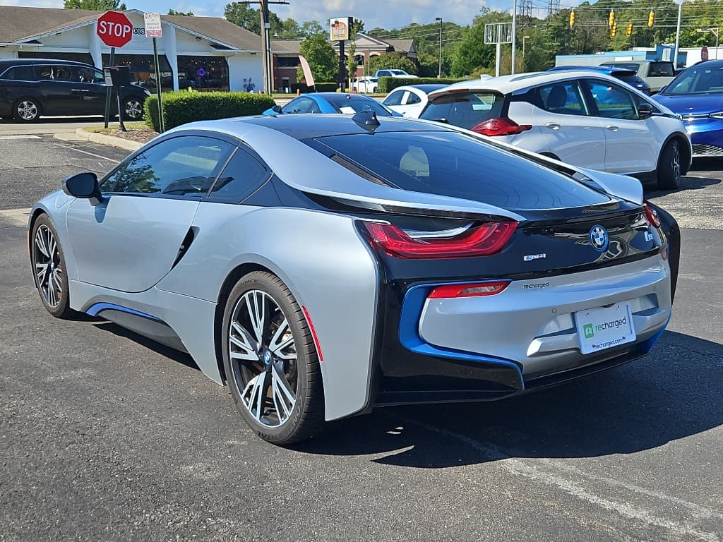 2014 BMW i8 view 2