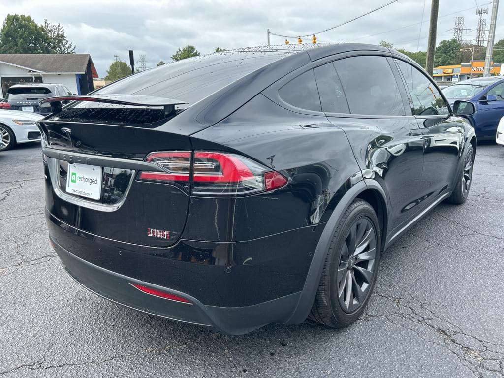 2016 Tesla Model X view 3