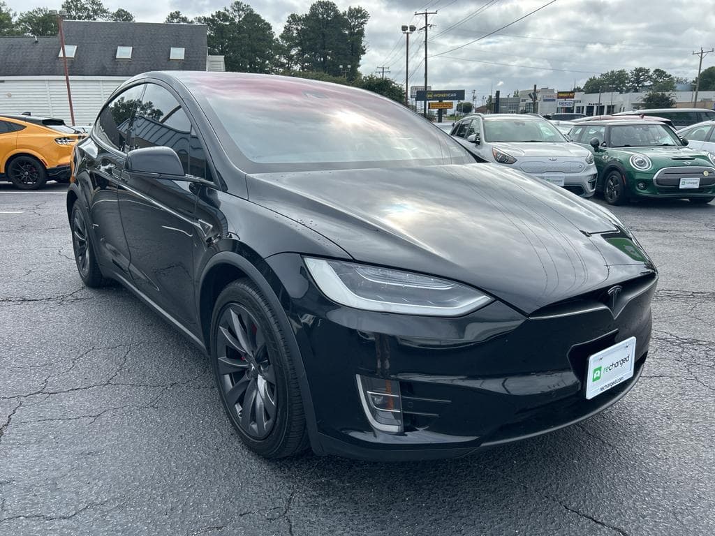 2016 Tesla Model X view 4