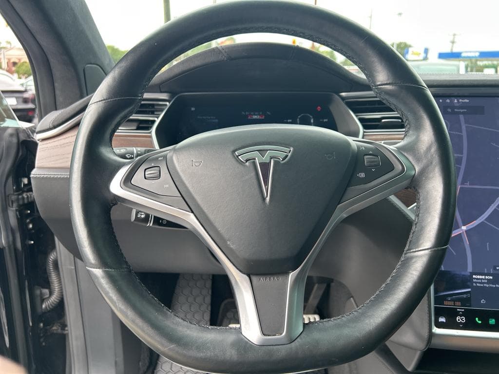 2016 Tesla Model X view 8