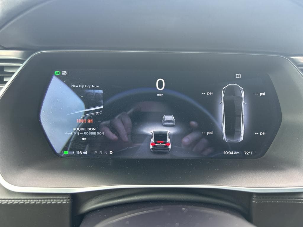 2016 Tesla Model X view 9