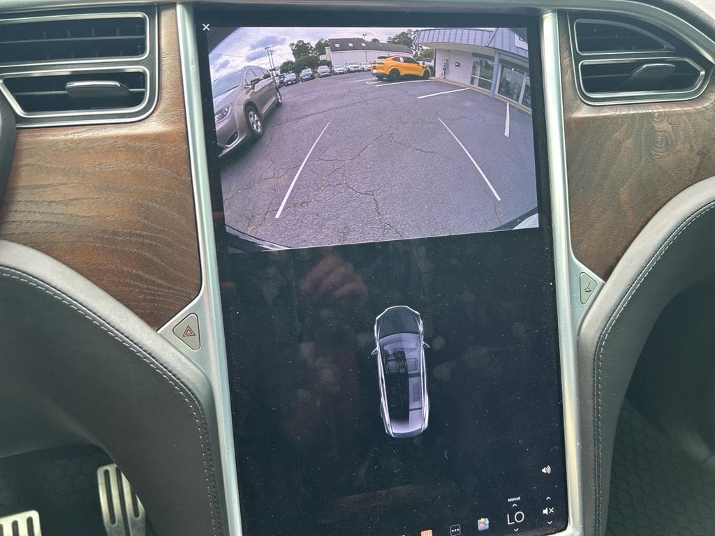 2016 Tesla Model X view 12