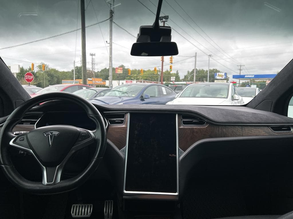 2016 Tesla Model X view 14