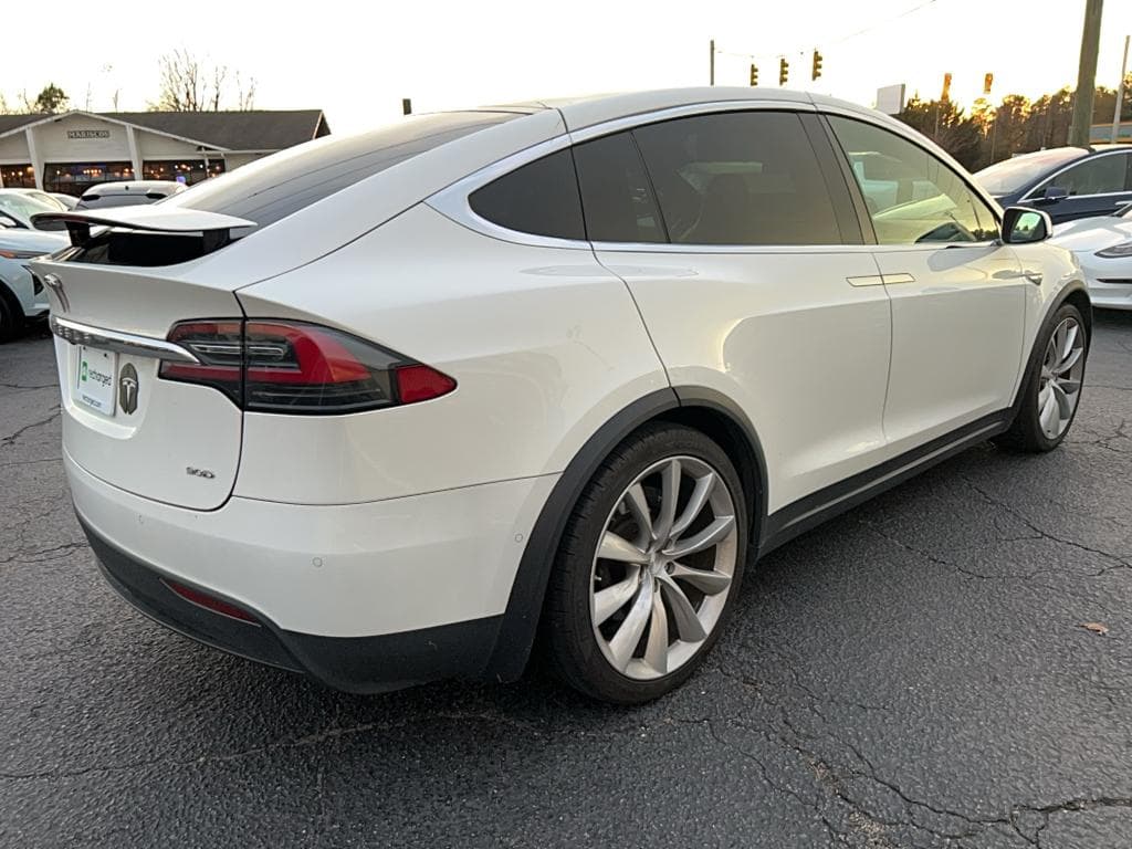 2016 Tesla Model X view 3