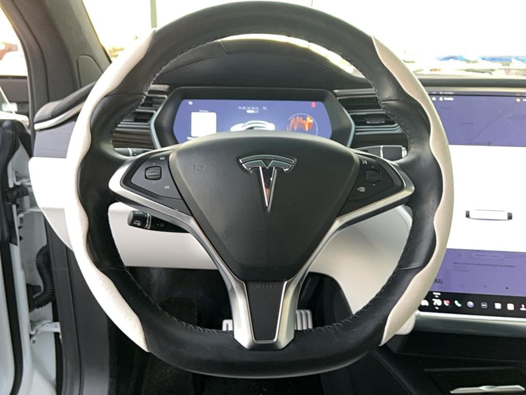 2016 Tesla Model X view 8