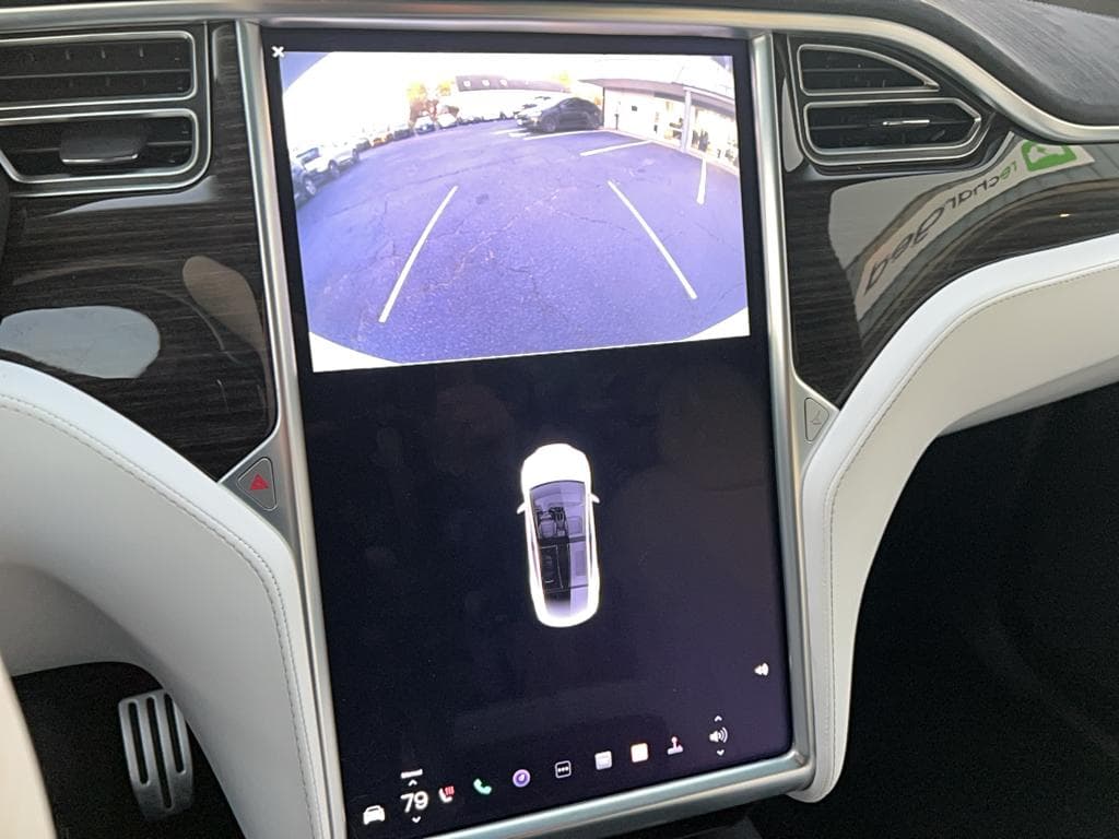 2016 Tesla Model X view 11