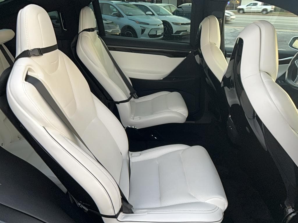 2016 Tesla Model X view 17