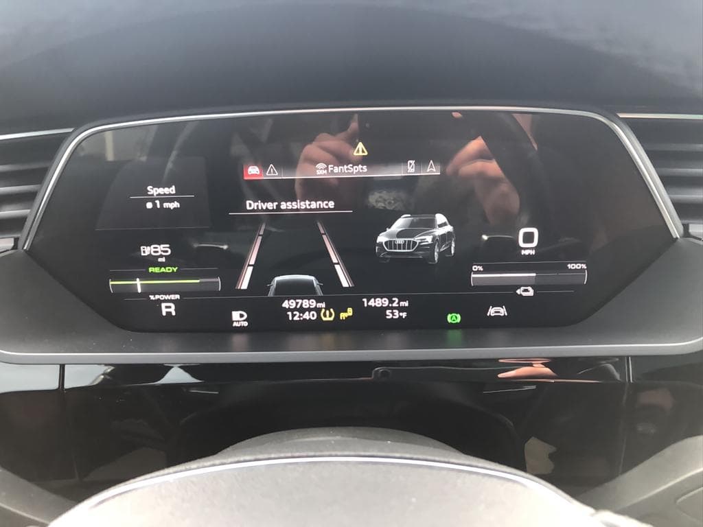 2022 Audi e-tron view 8