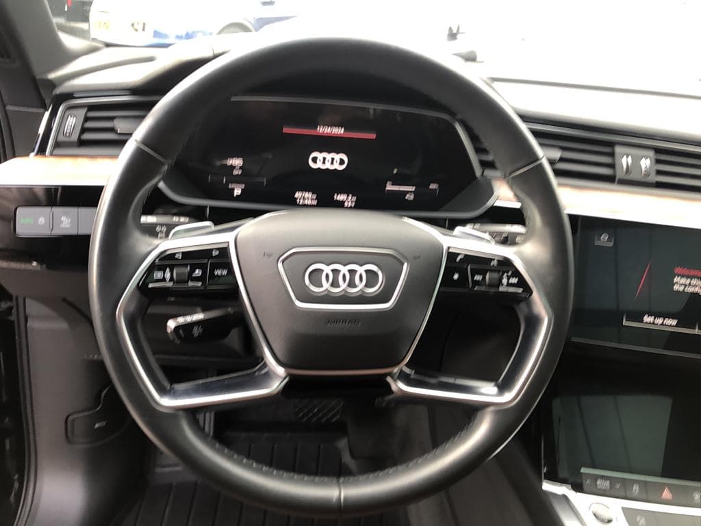 2022 Audi e-tron view 7