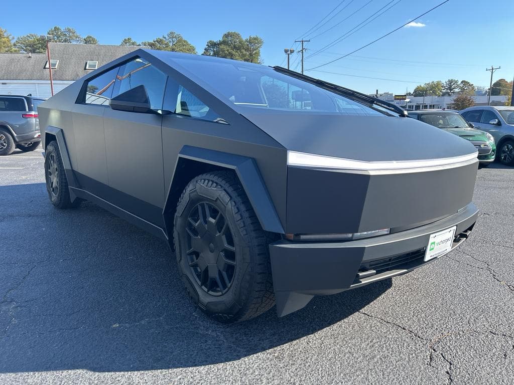 2024 Tesla Cybertruck view 4