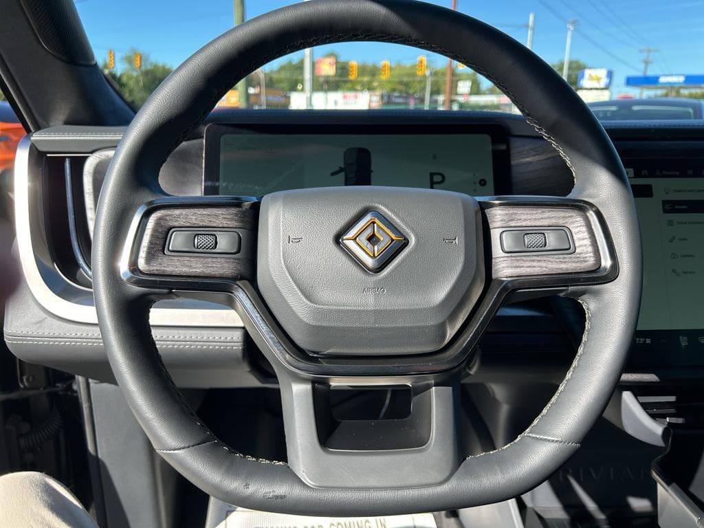 2023 Rivian R1T view 8