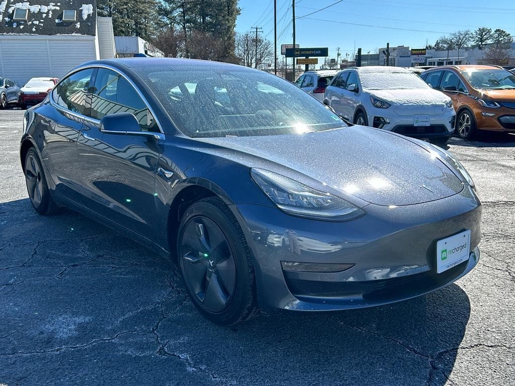 2018 Tesla Model 3 view 4