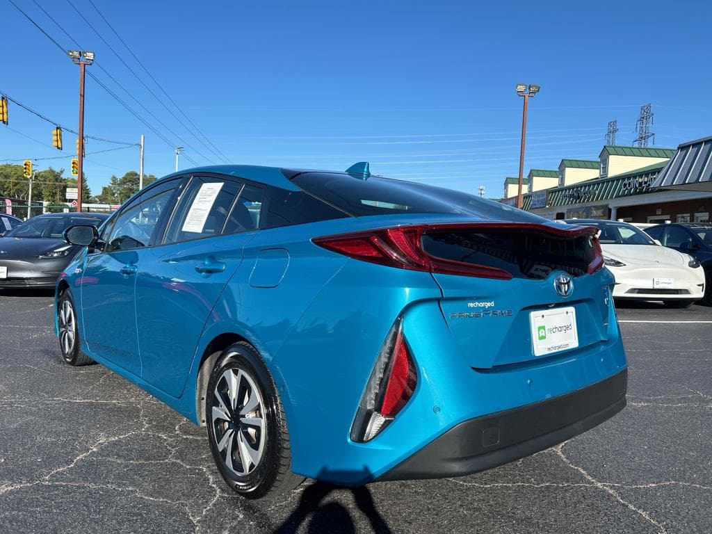 2017 Toyota Prius Prime view 2