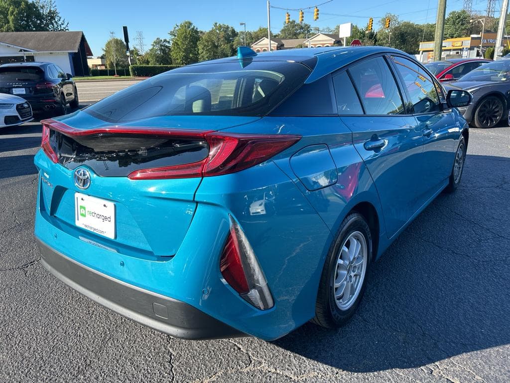 2017 Toyota Prius Prime view 3