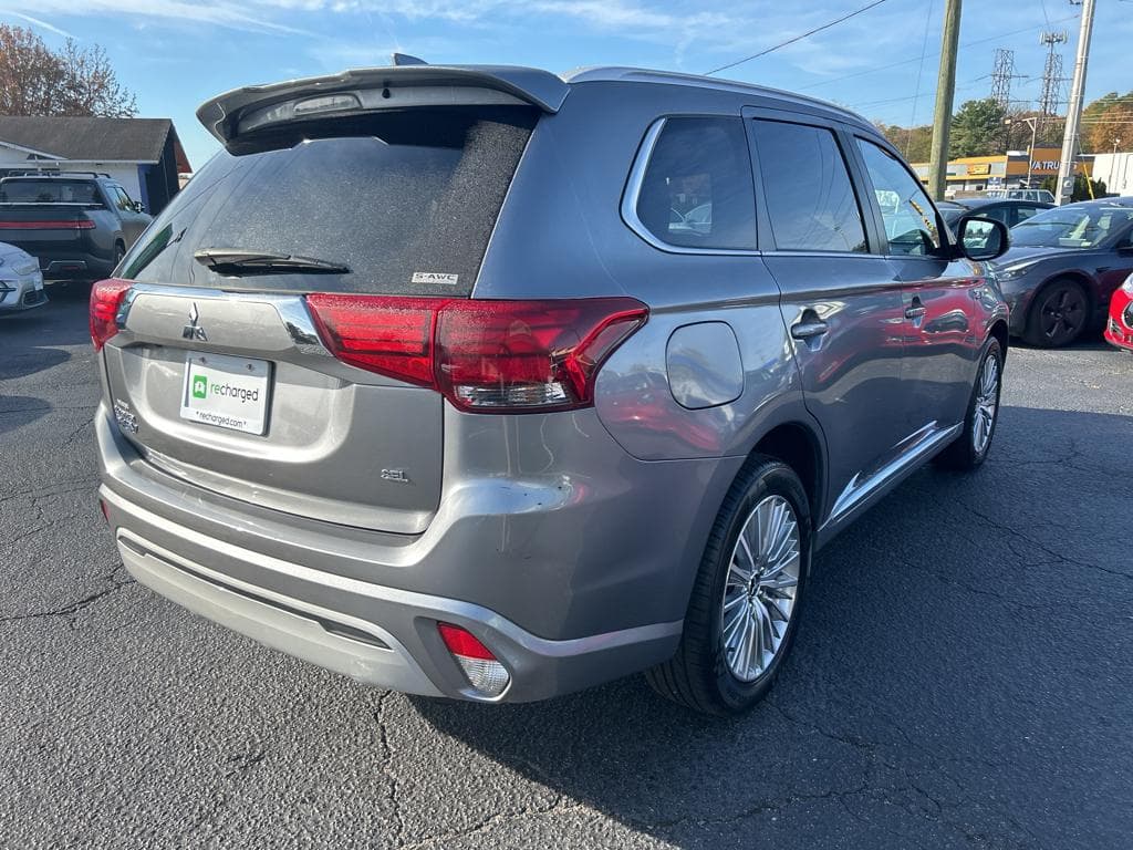 2022 Mitsubishi Outlander PHEV view 3