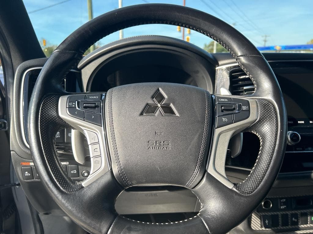 2022 Mitsubishi Outlander PHEV view 8