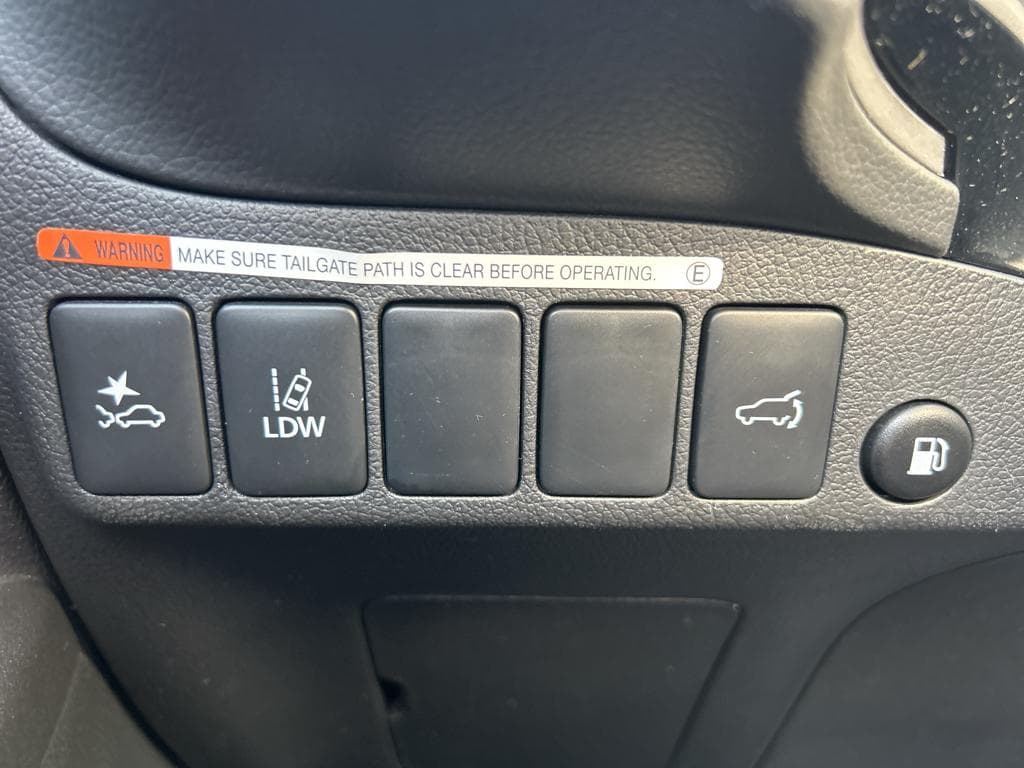 2022 Mitsubishi Outlander PHEV view 13