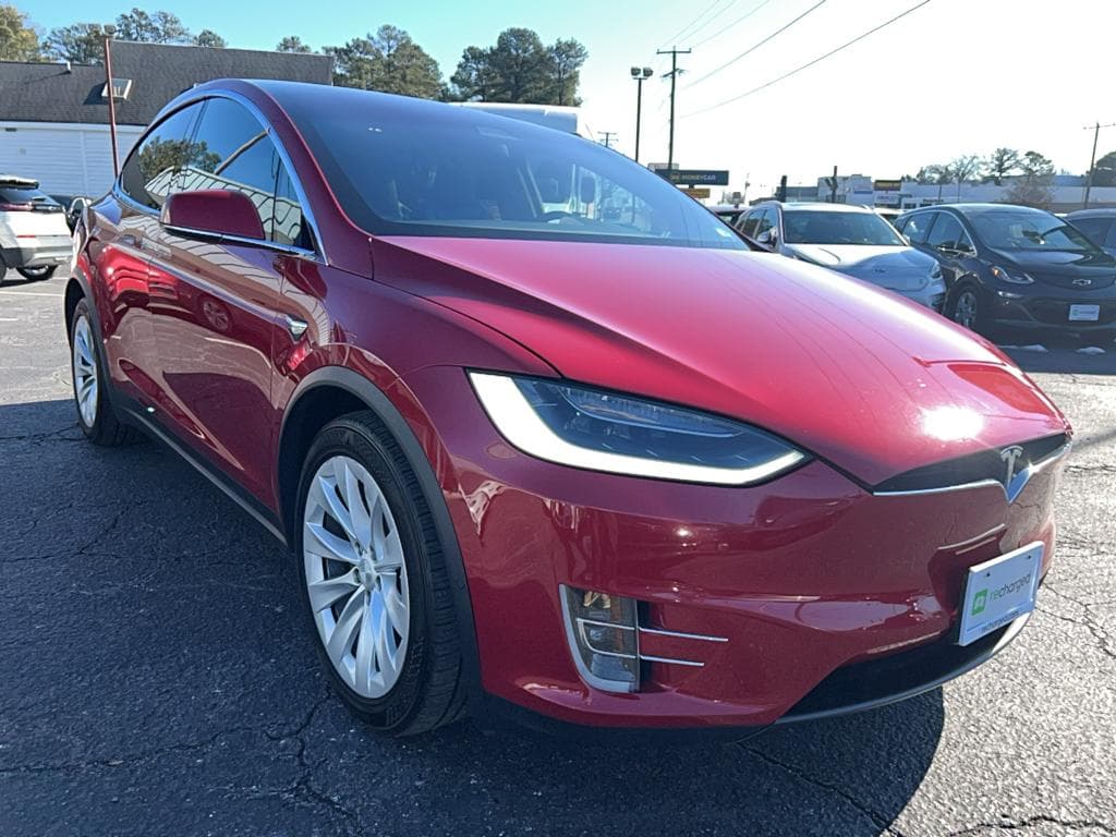 2017 Tesla Model X view 4