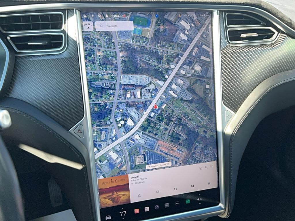 2017 Tesla Model X view 10